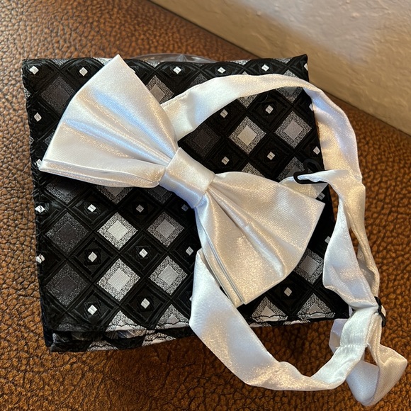 Like New Classic Cool Rare Formal Bow Tie and Hanky combo collection! - Picture 4 of 8